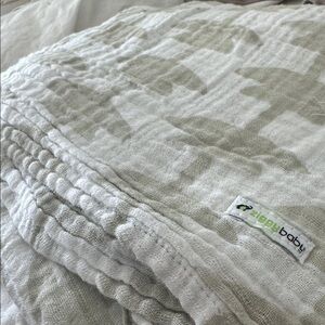 Ziggy baby swaddle blanket tan white